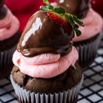 chocolate covered strawberry cupcakes