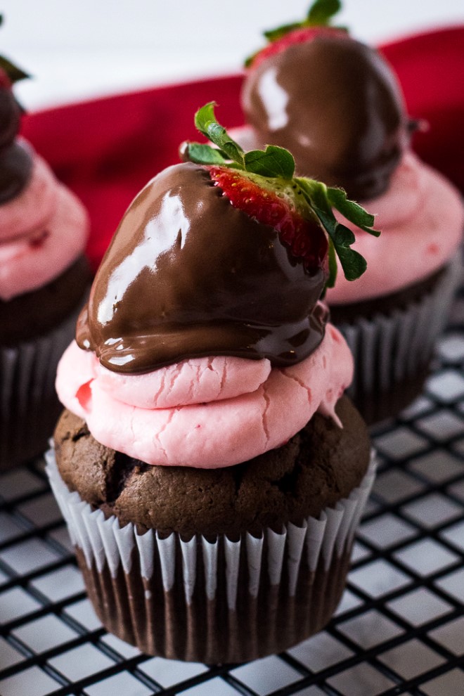 chocolate covered strawberry cupcakes