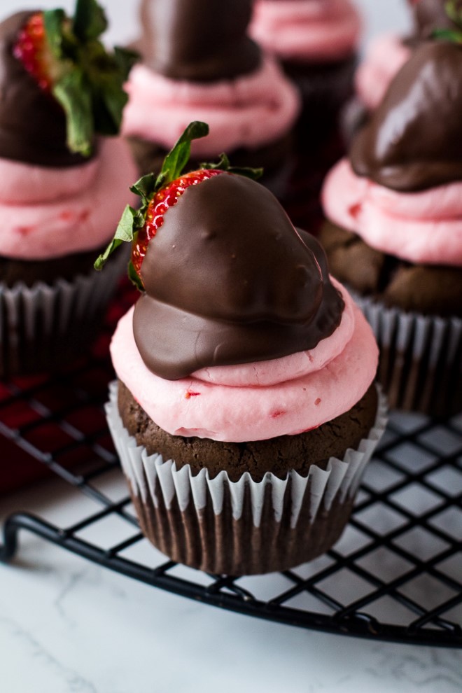 chocolate covered strawberry cupcakes