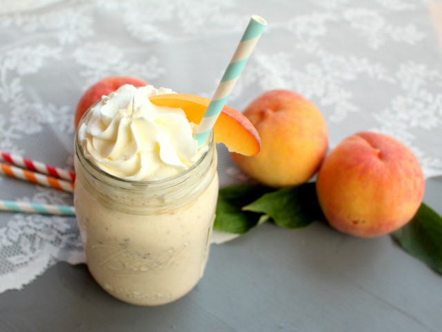 Brown Butter Peach Milkshake | www.chocolatewithgrace.com | #peach #milkshake 