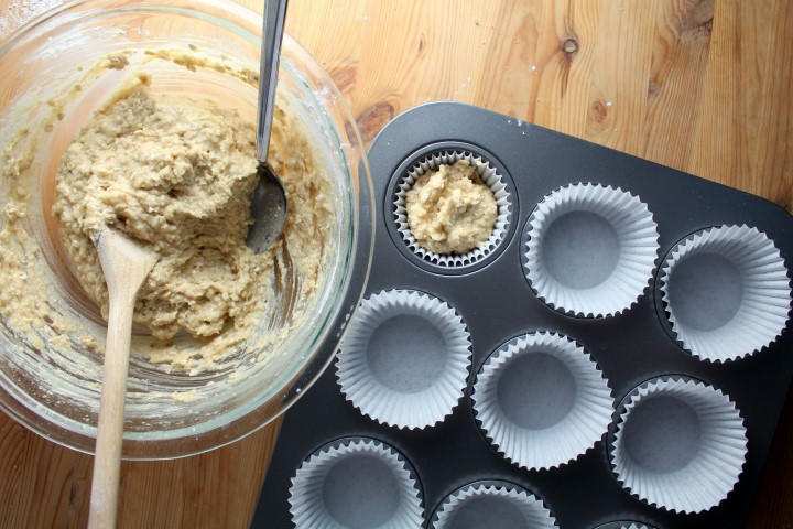 Banana Oatmeal Cupcakes with Cream Cheese Frosting. Banana Bread in cupcake form. #QuakerUp #MyOatsCreation #spon