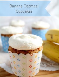 Banana Oatmeal Cupcakes with Cream Cheese Frosting. Banana Bread in cupcake form. #QuakerUp #MyOatsCreation #spon