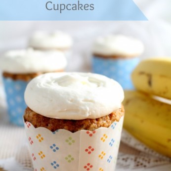 Banana Oatmeal Cupcakes with Cream Cheese Frosting. Banana Bread in cupcake form. #QuakerUp #MyOatsCreation #spon