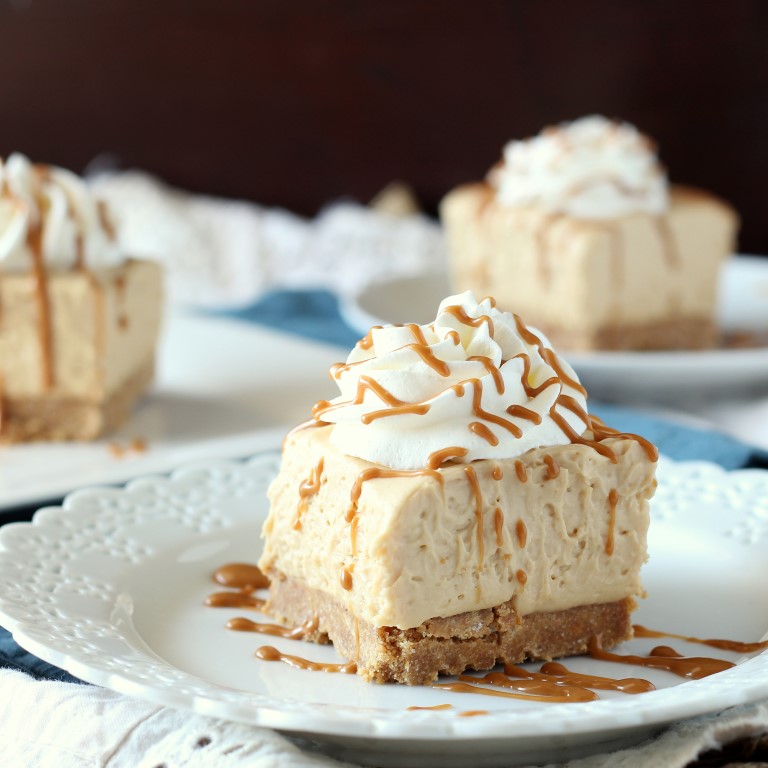 These Biscoff No Bake Cheesecake Bars are an easy, 4 ingredient, no bake cheesecake with all the yummy flavors of Biscoff Spread and Cookies.