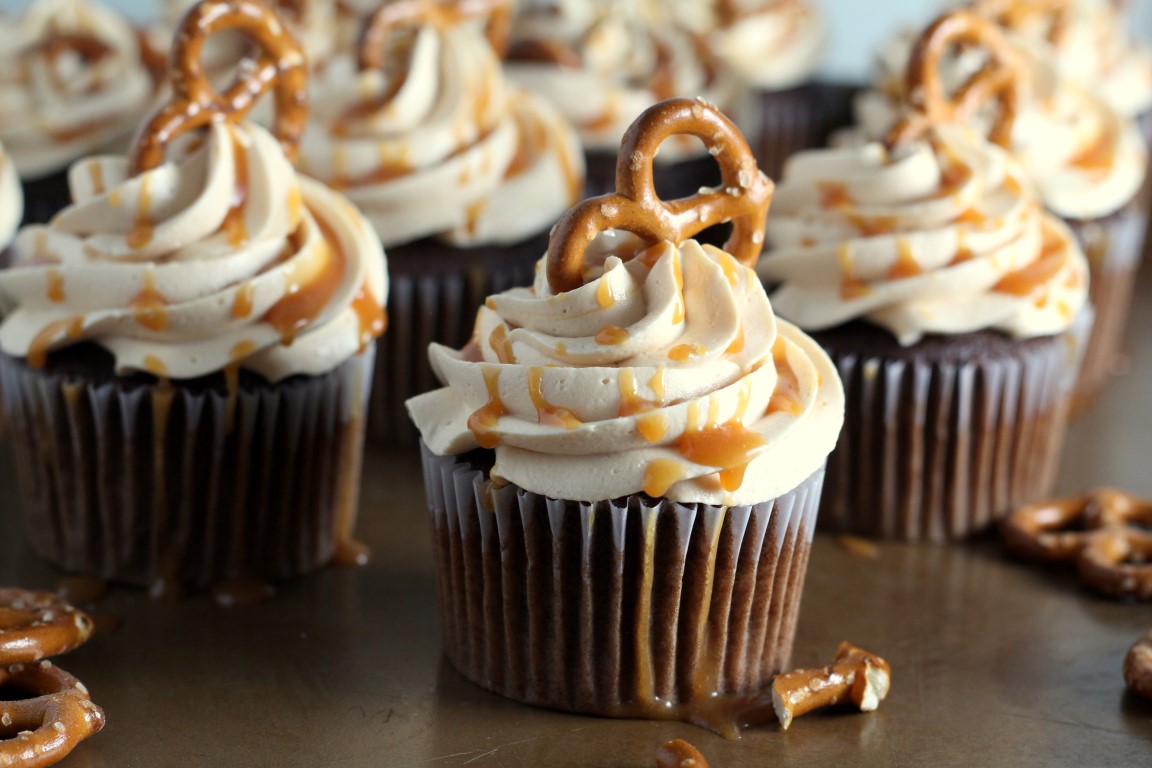 chocolate candy cupcakes