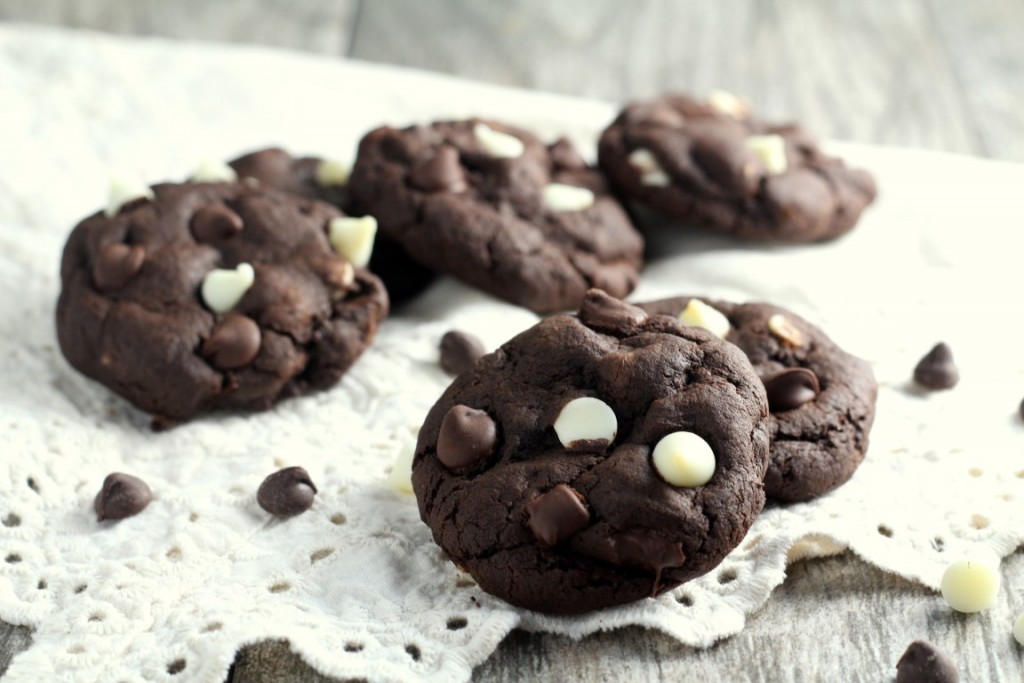 Triple Chocolate Chip Cookies (3)