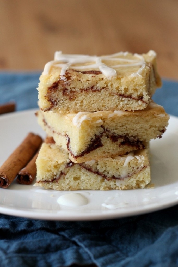 Cinnamon Roll Blondies | Cinnamon Swirled Blondies | easy bar recipe | Cinnamon Blondie Brownies