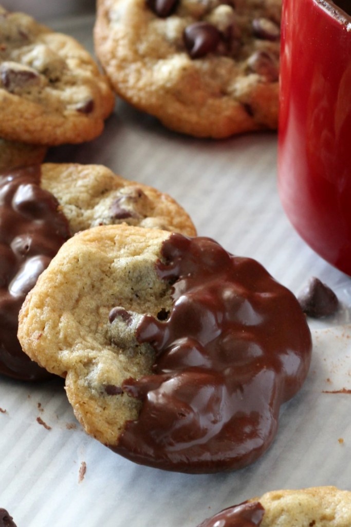 Chocolate Dipped Chocolate Chip Cookies | The best Chocolate chip cookies dipped in rich dark chocolate, best enjoyed with a glass of milk. | Christmas cookie recipe ideas | Christmas cookie exchanges or holiday cookie trays | #cookierecipes #christmascookies