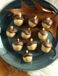 Chocolate Peanut Butter Acorns | Peanut Butter Balls for fall | Buckeye candy only an acorn shape | A perfect kids dessert for thanksgiving