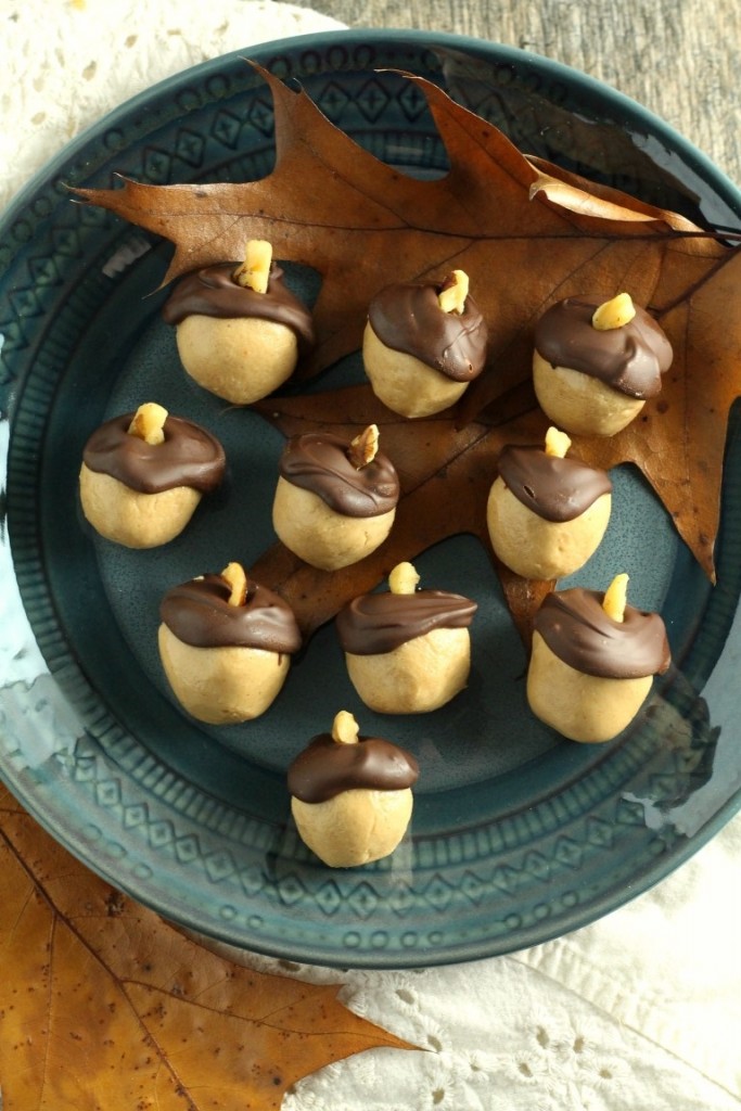 Chocolate Peanut Butter Acorns | Peanut Butter Balls for fall | Buckeye candy only an acorn shape | A perfect kids dessert for thanksgiving 