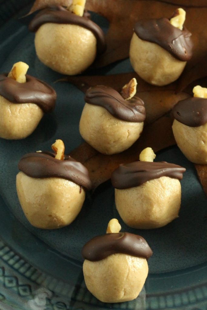 Chocolate Peanut Butter Acorns | Peanut Butter Balls for fall | Buckeye candy only an acorn shape | A perfect kids dessert for thanksgiving