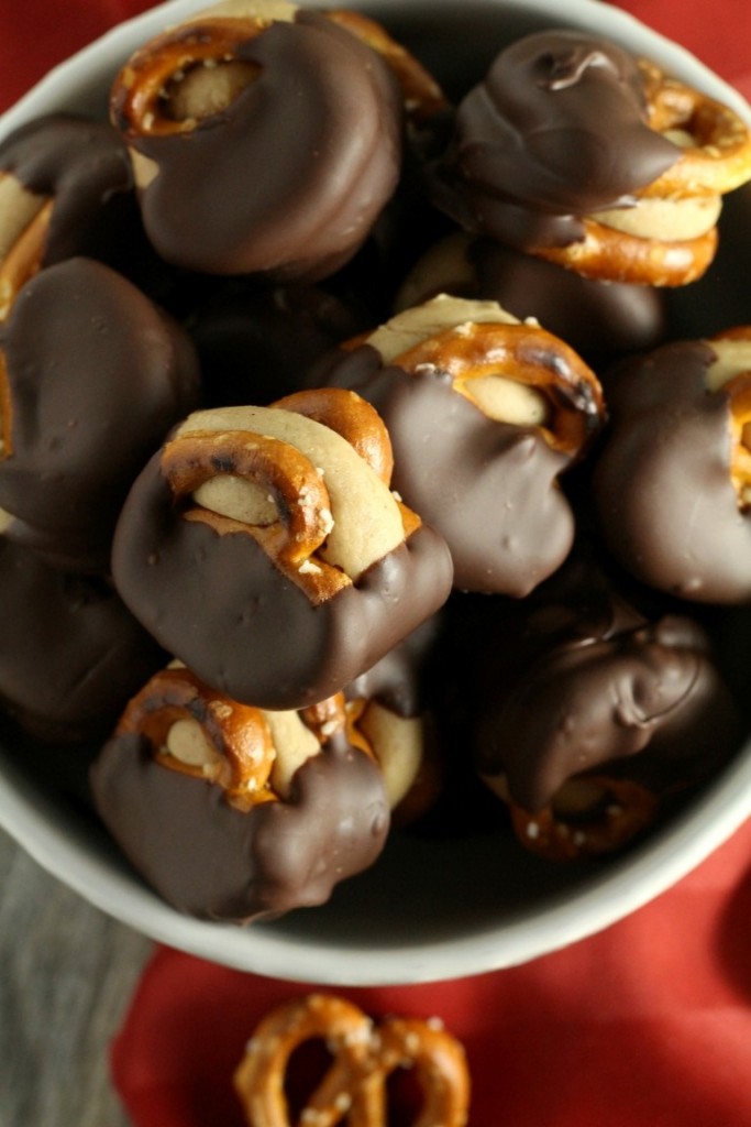 Peanut Butter Pretzel Buckeyes | Salty Sweet Christmas treats perfect for christmas candy, cookie exchanges and swaps and just to eat year round.