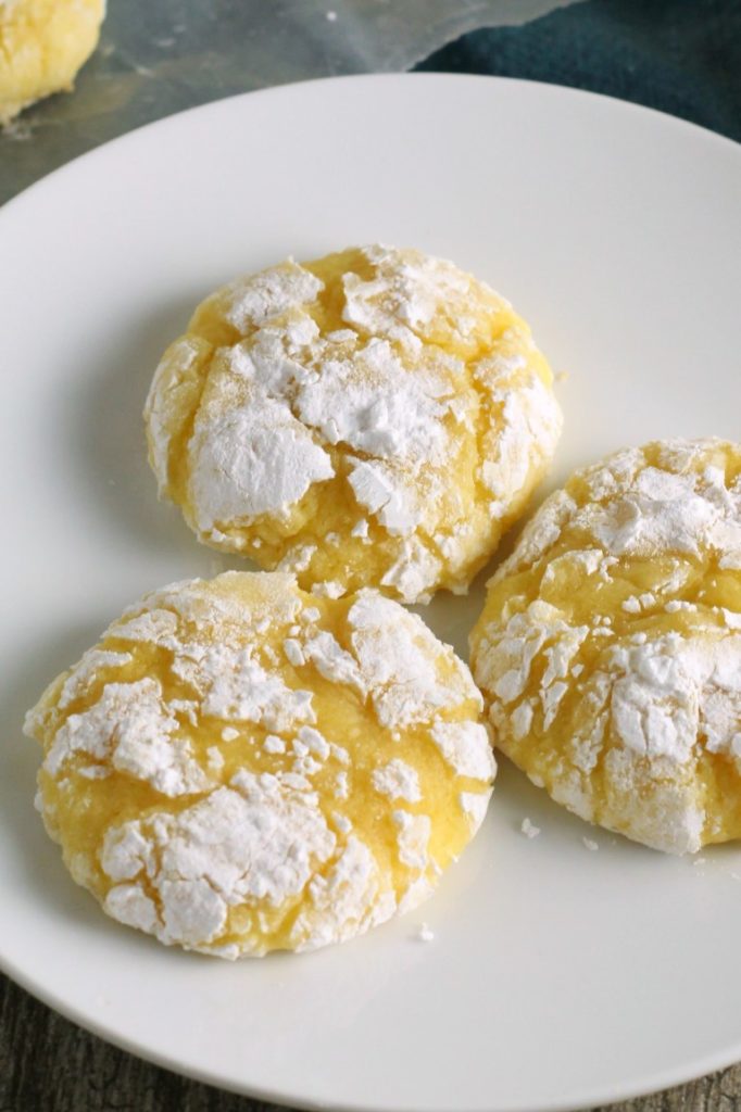 Lemon Crinkle Cookies made from scratch. This classic easy cookie recipe is a perfect lemon dessert for all you lemon lovers out.