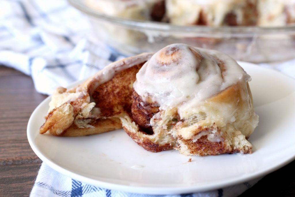 How to make the best cinnamon rolls ever with cream cheese frosting. They are easy to make and taste just like Cinnabon. Perfect Christmas Morning Cinnamon Rolls. #cinnamonrolls #cinnamon