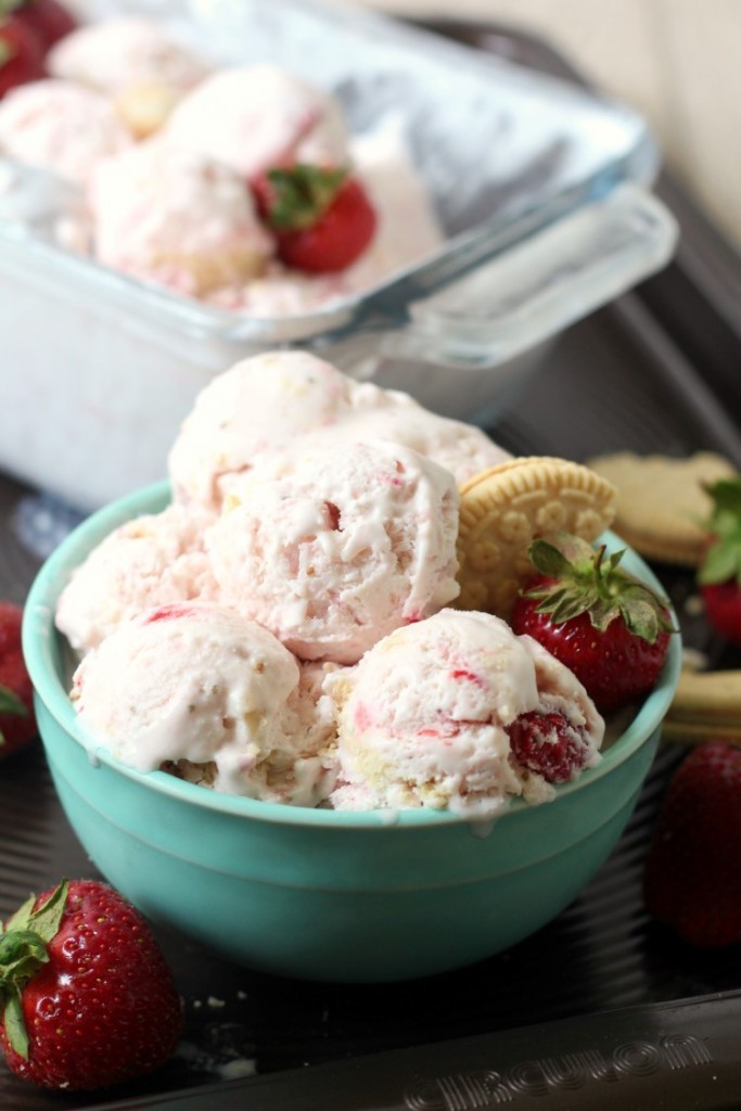 Homemade Strawberry Shortcake Ice Cream Recipe. This easy strawberry ice cream recipe is no churn and uses just 4 ingredients, heavy cream, condensed milk, strawberries and golden Oreos. It's a perfect fruity summer dessert recipe 