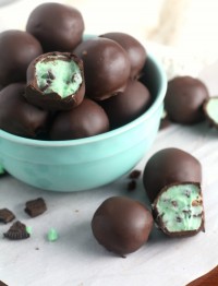 Mint Chocolate Chip Truffles are a perfect treat for the holidays and Christmas. With a few simple ingredients like cream cheese, butter and sugar, you can have an easy christmas candy recipe for all your holiday cookie exchanges and party trays.