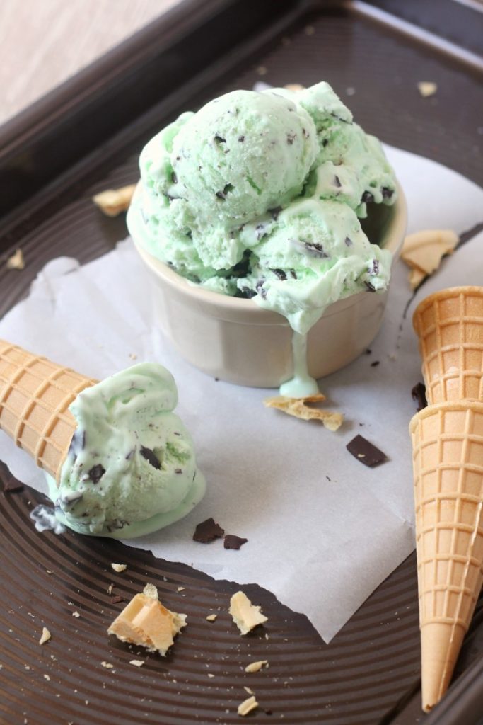 No Churn Mint Chocolate chip ice cream. This easy homemade ice cream takes just 5 ingredients and 10 minutes of hands-on time. It's a perfect summer ice cream treat or for any time of the year for that matter.