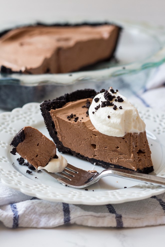 No Bake Nutella Cheesecake Pie