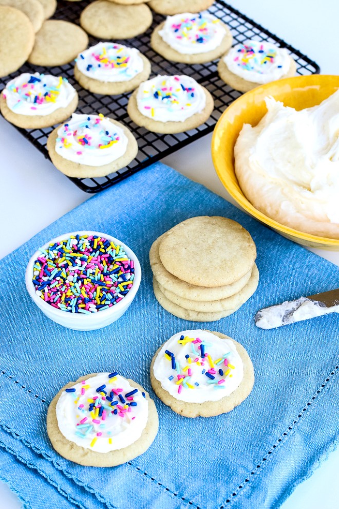 Easy sugar cookies recipe with icing.