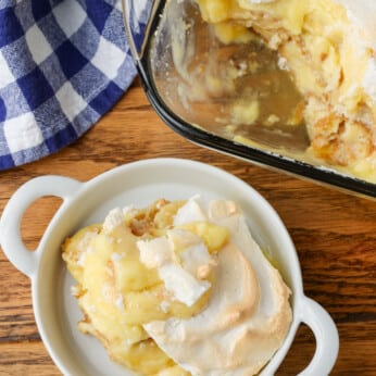 banana pudding with meringue topping