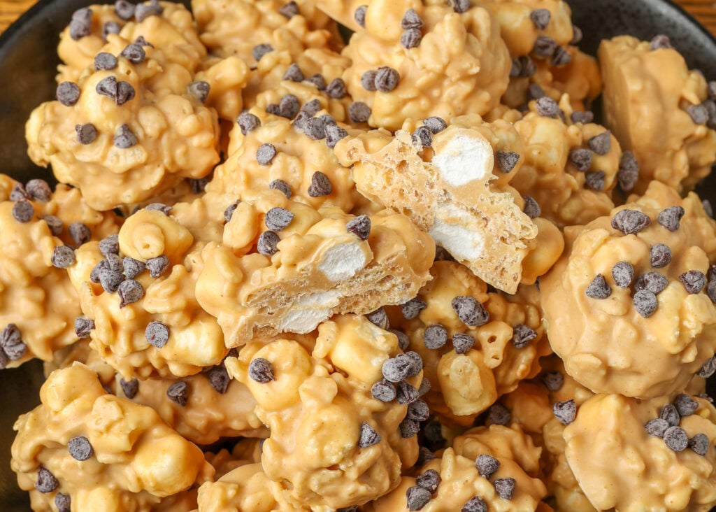 A close up shot of a pile of avalanche cookies on a dark plate. 